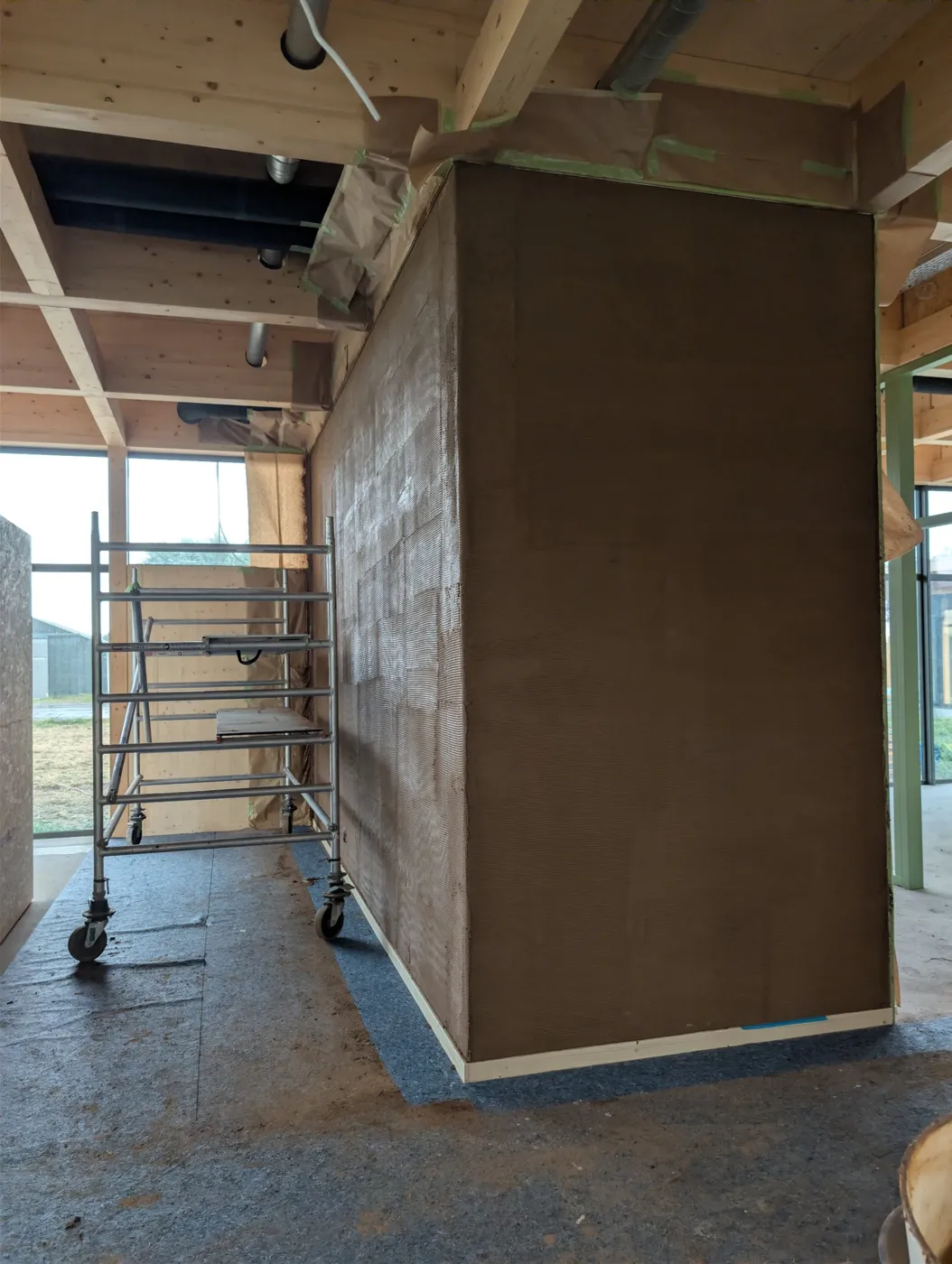 Leemwand met de grondlaag en het weefsel, nog zonder afwerklaag